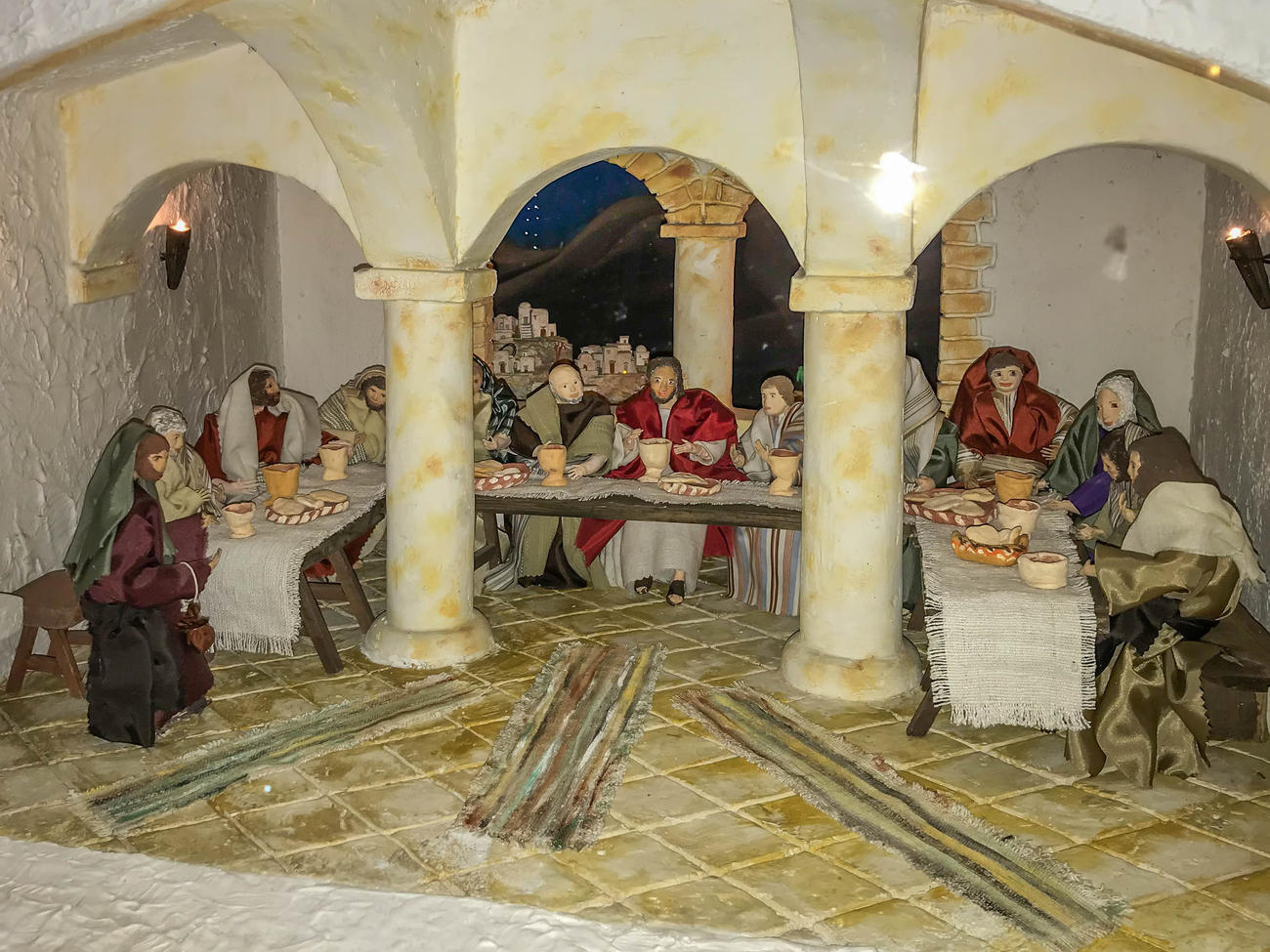 Dall'Ultima Cena al Risorto. È Pasqua, facciamo il presepe