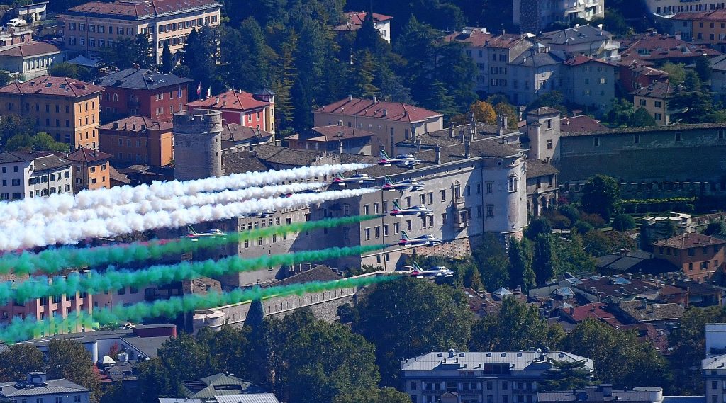 Le frecce tricolori sulla città di Trento