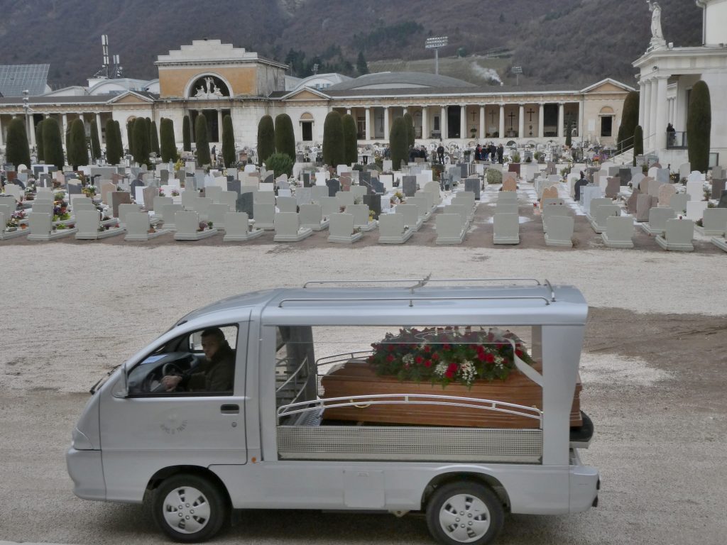 Carro funebre senza corteo