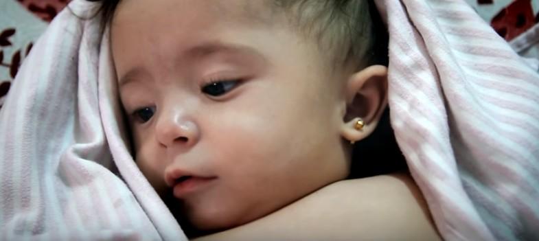 Una scena del film di Waad al-Khateab "Alla mia piccola Sama"