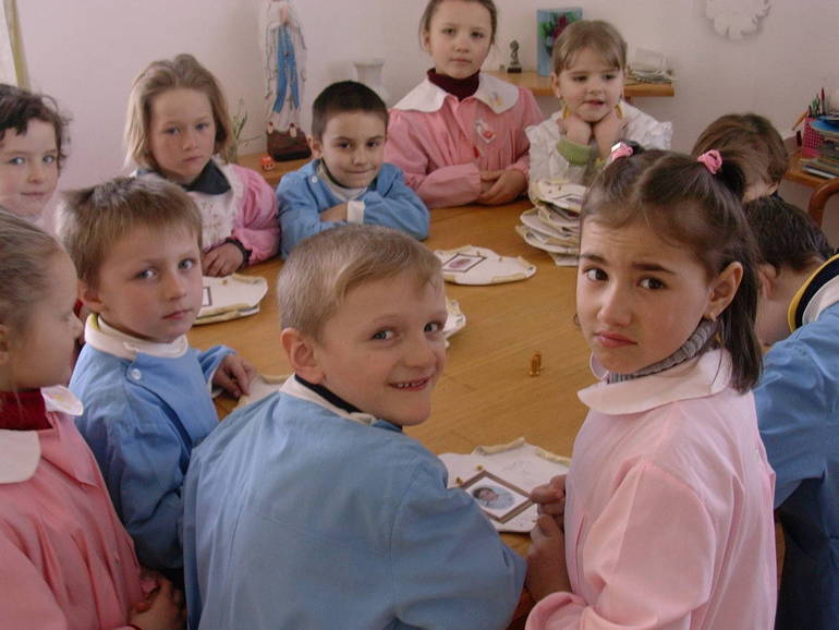 Infanzia - Bambini alla scuola materna