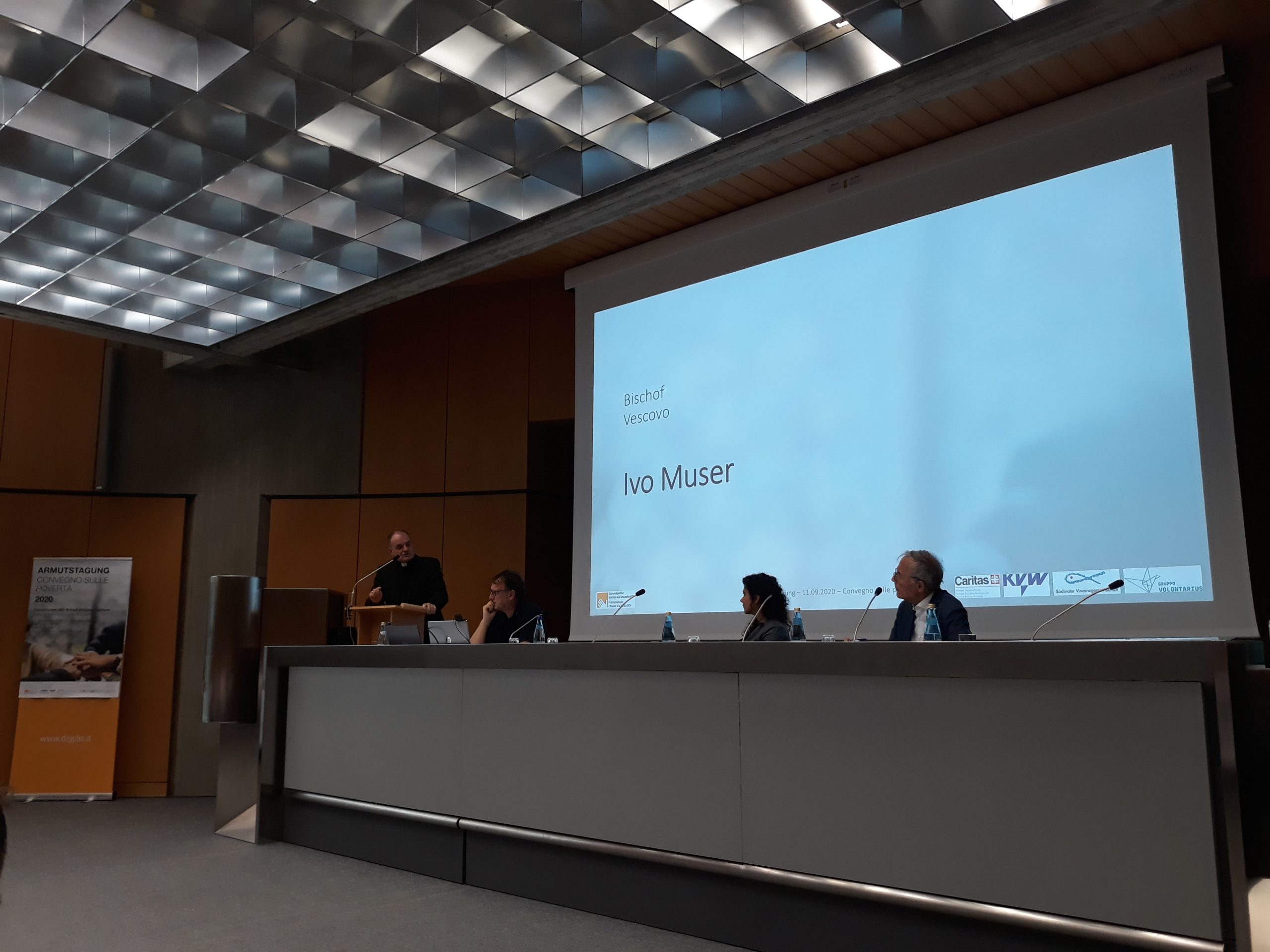 L'intervento del vescovo Ivo Muser al primo Convegno sulle povertà