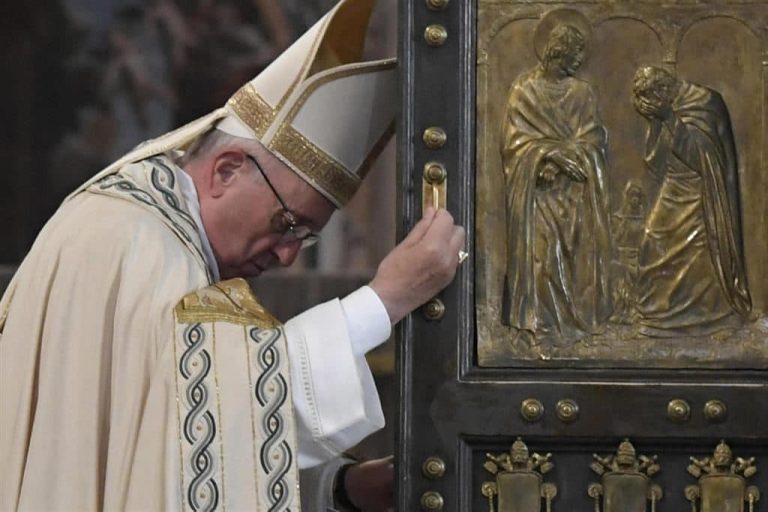 Giubileo, papa Francesco apre la Porta Santa a Rebibbia - Vita Trentina