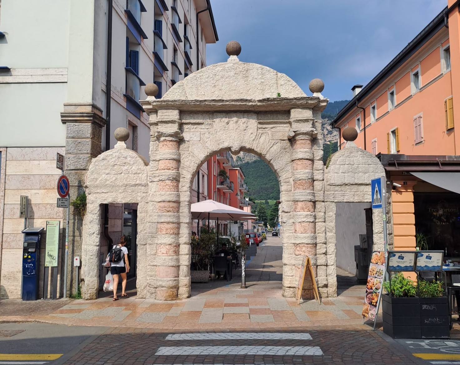 tre portoni